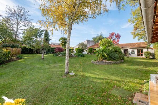 Maison à vendre |  Saintes |  7 pièces | 242 m²