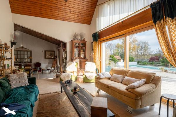 Maison à vendre |  Saintes |  7 pièces | 242 m²