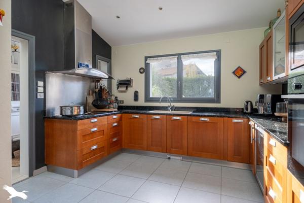 Maison à vendre |  Saintes |  7 pièces | 242 m²