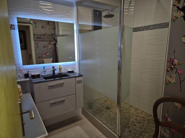 Appartement T5 de 102 m2 avec grande terrasse Sud, 1er étage, belle prestation