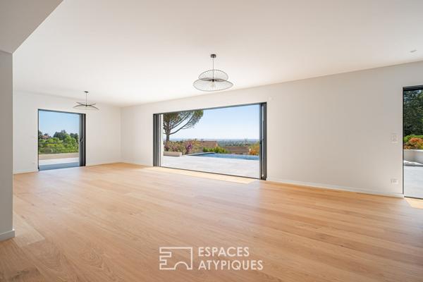 Contemporaine avec vue sur lyon et piscine à debordement
