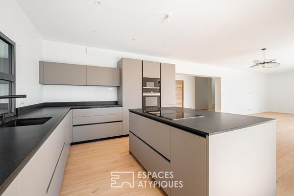 Contemporaine avec vue sur lyon et piscine à debordement