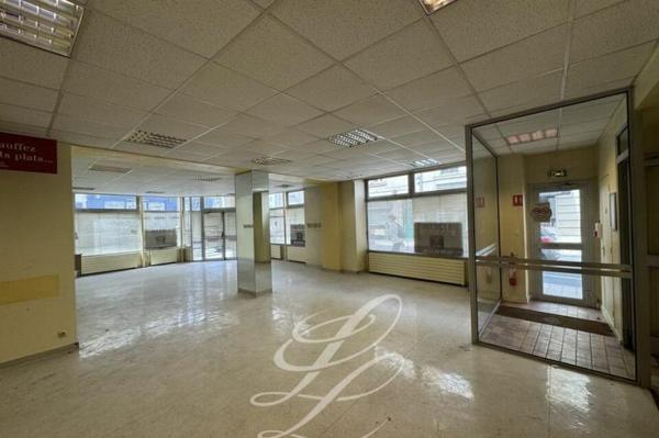Location - COMMERCE 242 m 2