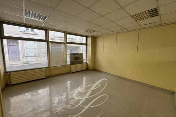 Location - COMMERCE 242 m 2