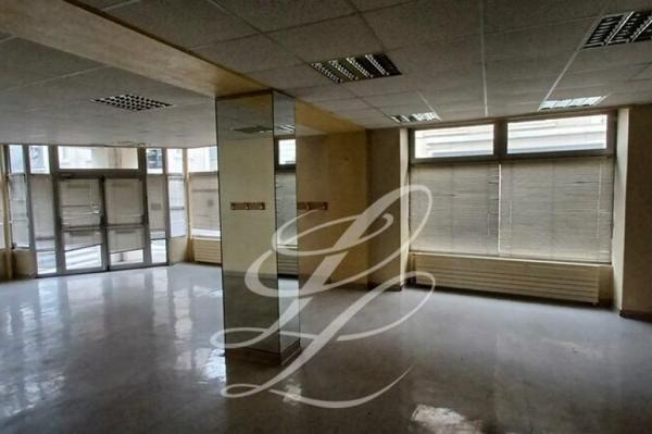 Location - COMMERCE 242 m 2