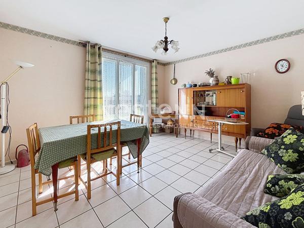 Appartement Fontenay-le-comte 3 pièces deux chambres, premier étage, cave; garage