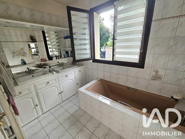 Maison à vendre 7 pièces 178 m² Saint-Fargeau-Ponthierry