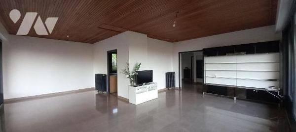 Exclusivement à l'Etude, Maison d'architecte offrant 260 m² habitables. - De plain-pied : entré...