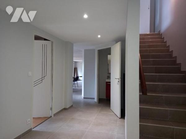 Exclusivement à l'Etude, Maison d'architecte offrant 260 m² habitables. - De plain-pied : entré...