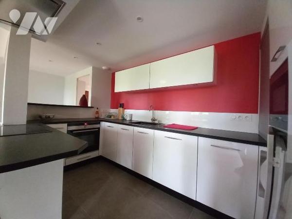 Exclusivement à l'Etude, Maison d'architecte offrant 260 m² habitables. - De plain-pied : entré...