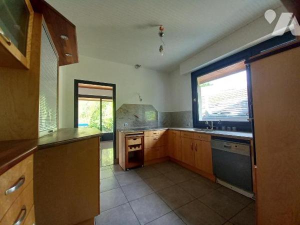 Exclusivement à l'Etude, Maison d'architecte offrant 260 m² habitables. - De plain-pied : entré...