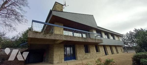 Exclusivement à l'Etude, Maison d'architecte offrant 260 m² habitables. - De plain-pied : entré...