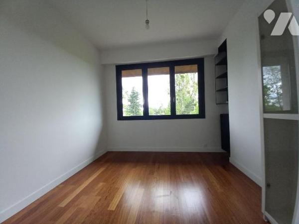 Exclusivement à l'Etude, Maison d'architecte offrant 260 m² habitables. - De plain-pied : entré...