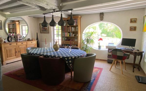 Maison à vendre    7 pièces •  Hauterive