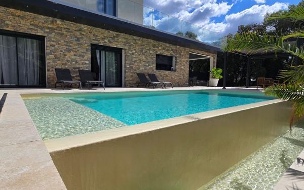 Maison à vendre    6 pièces • 187 m2 Nîmes