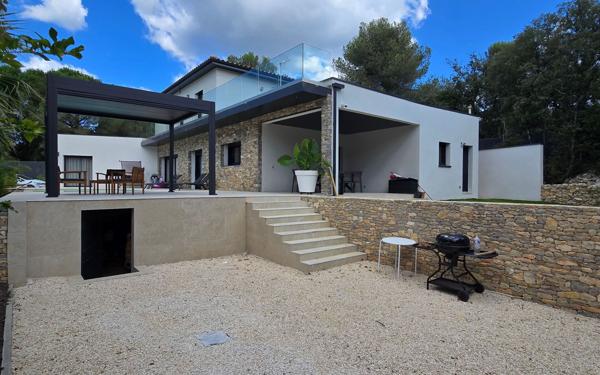 Maison à vendre    6 pièces • 187 m2 Nîmes