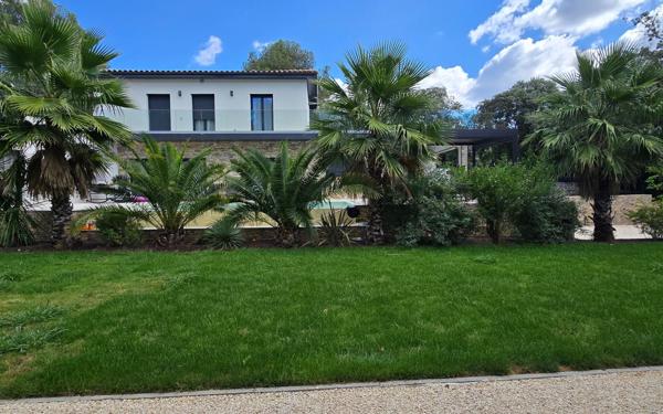 Maison à vendre    6 pièces • 187 m2 Nîmes