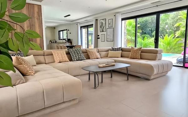 Maison à vendre    6 pièces • 187 m2 Nîmes