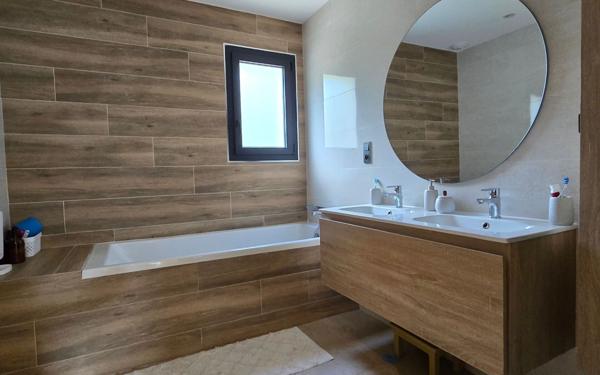 Maison à vendre    6 pièces • 187 m2 Nîmes