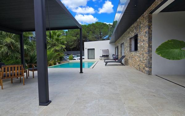 Maison à vendre    6 pièces • 187 m2 Nîmes