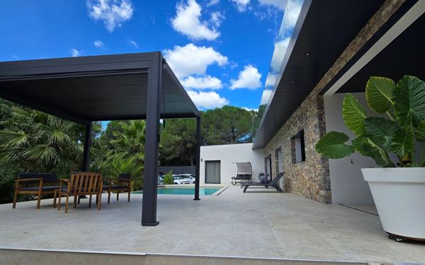 Maison à vendre    6 pièces • 187 m2 Nîmes