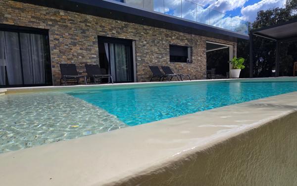 Maison à vendre    6 pièces • 187 m2 Nîmes