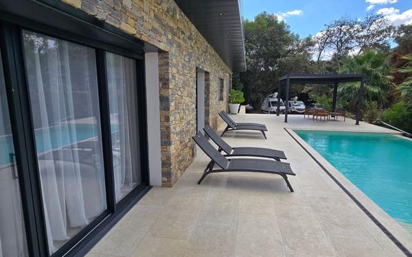 Maison à vendre    6 pièces • 187 m2 Nîmes