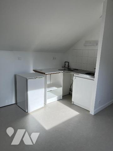 Hyper Centre de LA CHAPELLE SUR ERDRE. T1 bis de 39,81 m² au sol avec parking. Libre à la vente