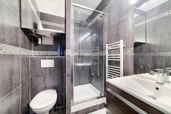 Vente                                                      Appartement
                        
                     2 pièces                      33 m2                     à Paris 3
