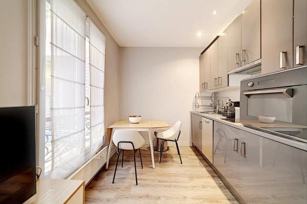 Vente                                                      Appartement
                        
                     2 pièces                      33 m2                     à Paris 3
