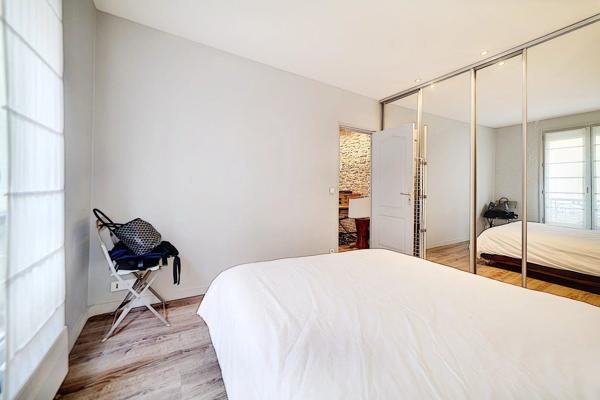 Vente                                                      Appartement
                        
                     2 pièces                      33 m2                     à Paris 3