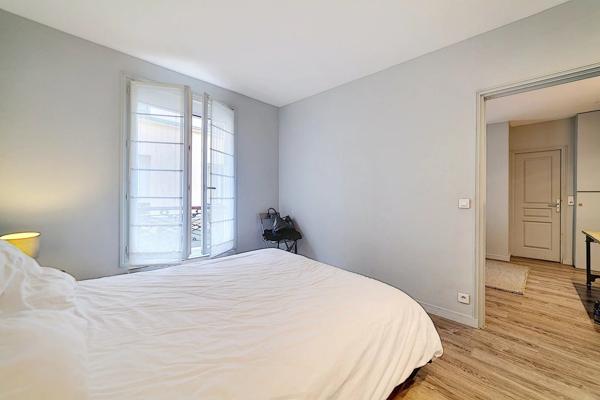 Vente                                                      Appartement
                        
                     2 pièces                      33 m2                     à Paris 3