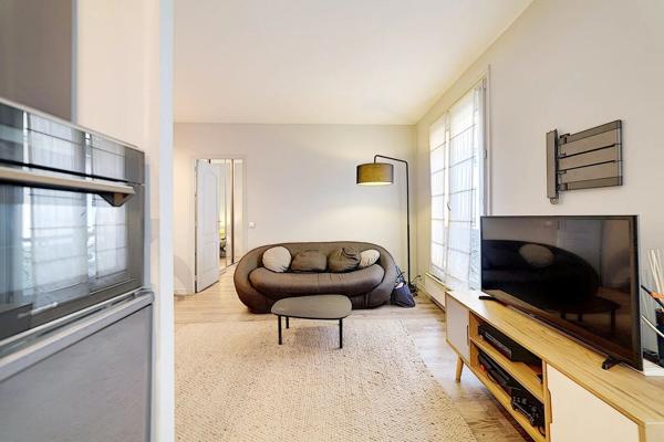 Vente                                                      Appartement
                        
                     2 pièces                      33 m2                     à Paris 3