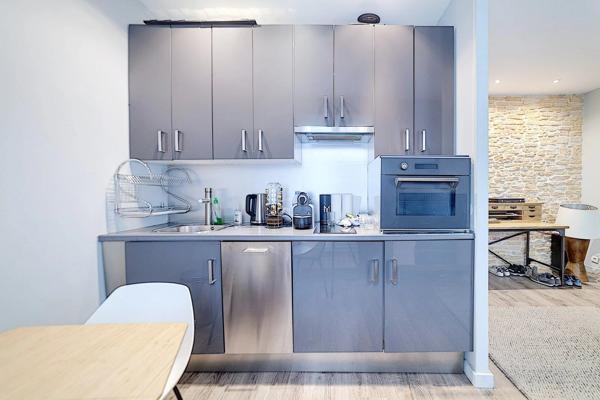 Vente                                                      Appartement
                        
                     2 pièces                      33 m2                     à Paris 3
