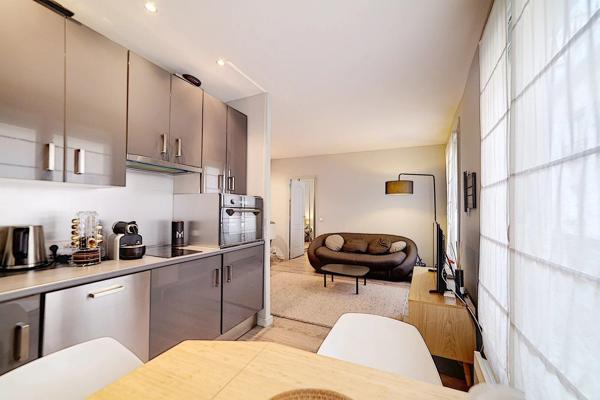 Vente                                                      Appartement
                        
                     2 pièces                      33 m2                     à Paris 3