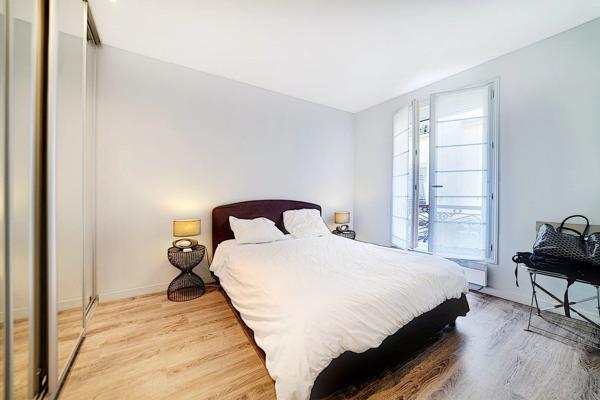 Vente                                                      Appartement
                        
                     2 pièces                      33 m2                     à Paris 3