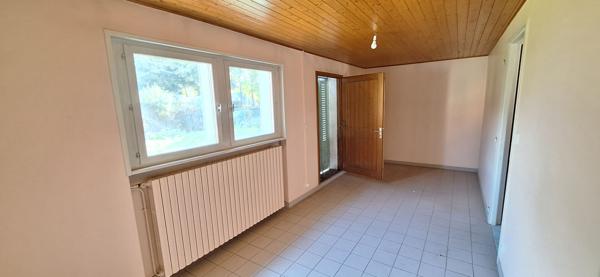 Charmante Maison à Vendre à Bourg-en-Bresse -2 ch , sur 474 m2 de terrain clos + garage
