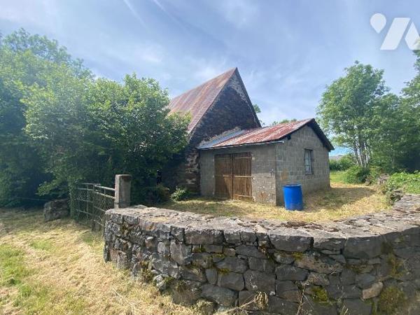 A vendre commune du VIGEAN (CANTAL), dans un hameau calme mais à proximité de la ville de Mauri...