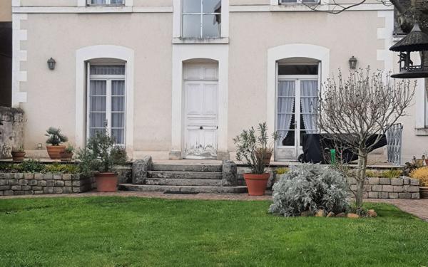 Maison à vendre    8 pièces •  Tours