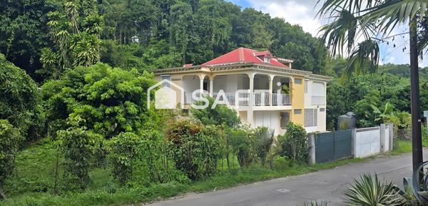 Villa au cœur d'un cadre verdoyant