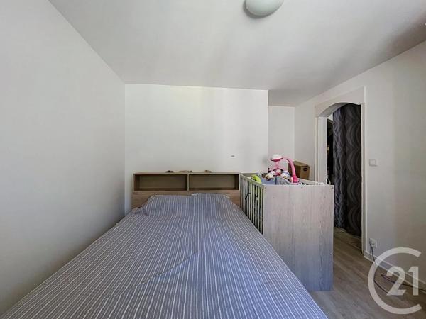 Appartement à vendre  2 pièces - 30 m 2   LIEUSAINT  - 77