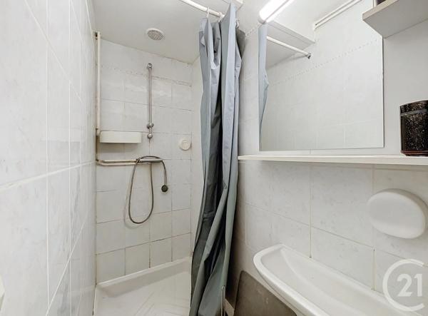 Appartement à vendre  2 pièces - 30 m 2   LIEUSAINT  - 77