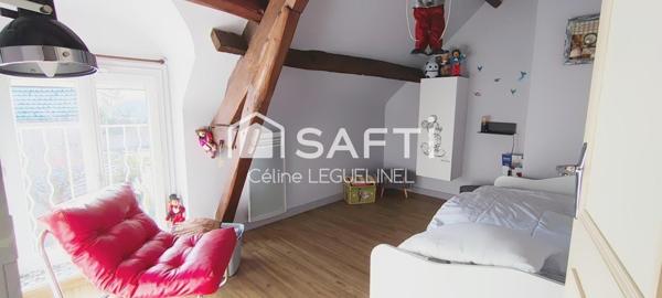 Rénovée, charme de l’ancien, grange indépendante, beaux volumes.