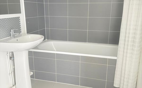 Appartement à vendre    2 pièces • 55,65 m2 Marseille 12