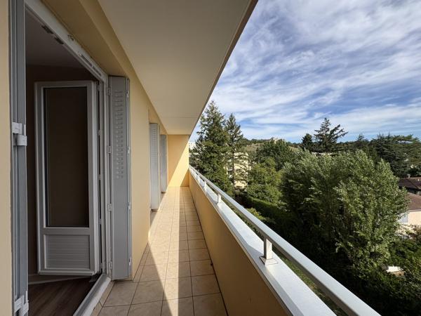 Spacieux appartement T4 en dernier étage