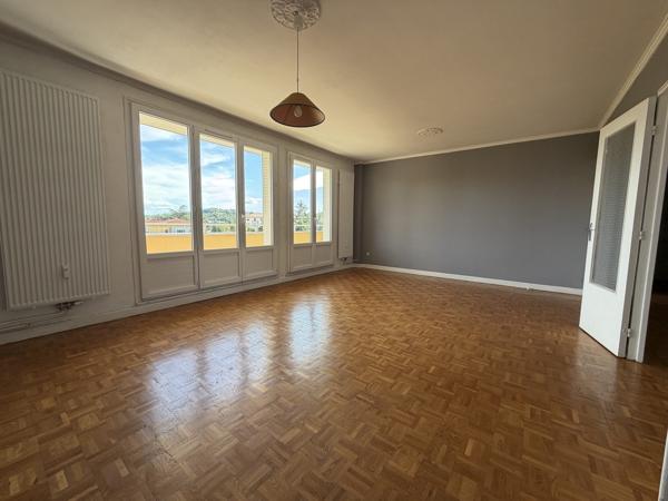 Spacieux appartement T4 en dernier étage