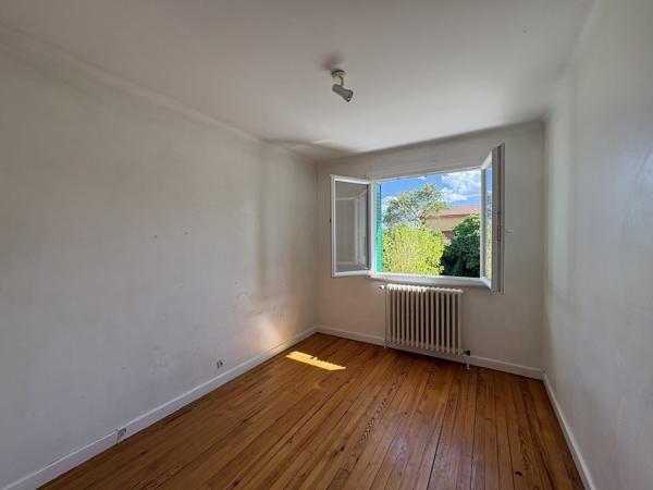 Maison individuelle à rénover sur terrain de 900 m²