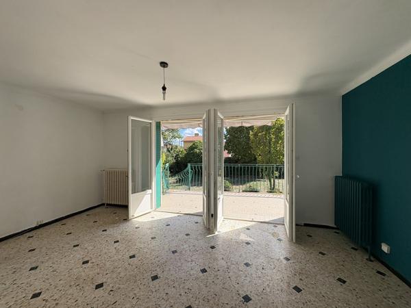 Maison individuelle à rénover sur terrain de 900 m²