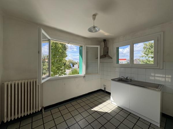 Maison individuelle à rénover sur terrain de 900 m²