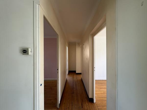 Maison individuelle à rénover sur terrain de 900 m²